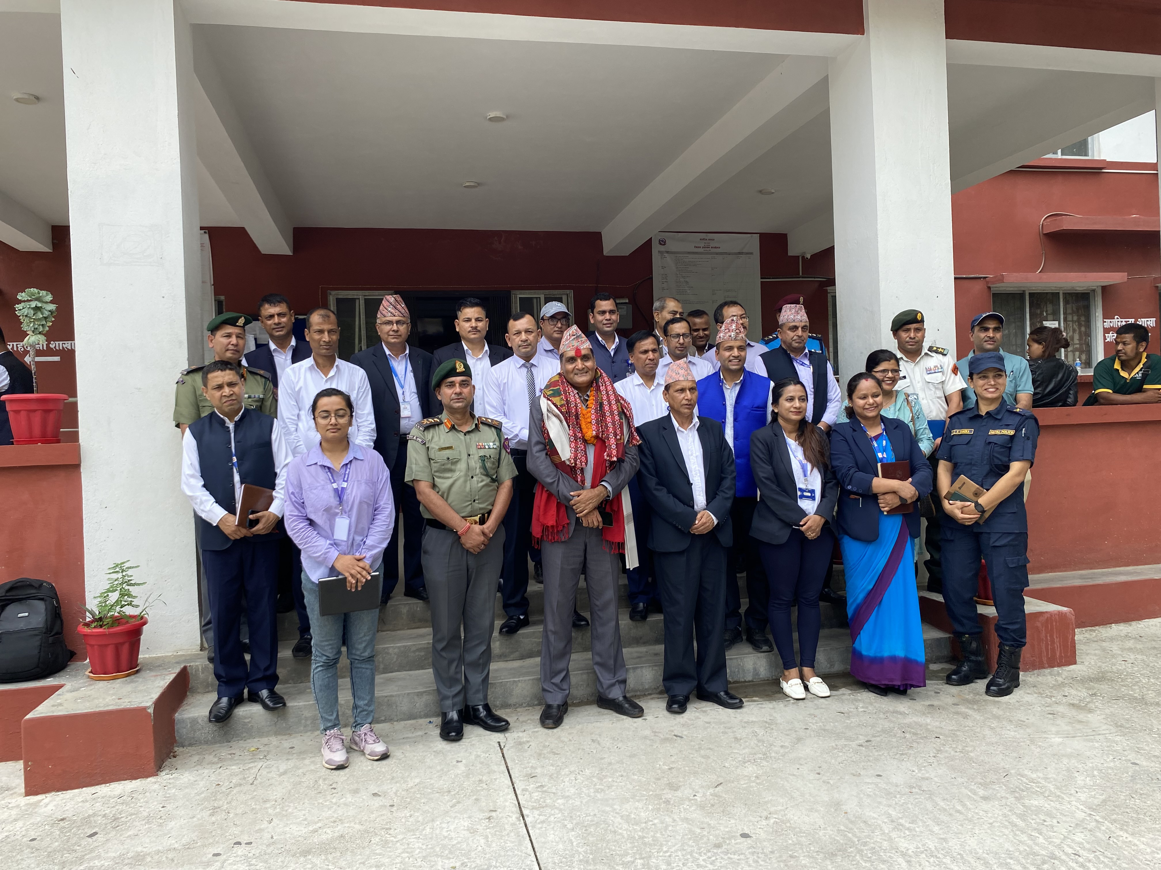 जिल्ला प्रशासन कार्यालय, मकवानपुरबाट सरूवा भई जिल्ला प्रशासन कार्यालय, काभ्रेपलाञ्चोक जान लाग्नु भएका प्रमुख जिल्ला अधिकारी श्री सूर्य प्रसाद सेडाईज्यूको विदाई ।