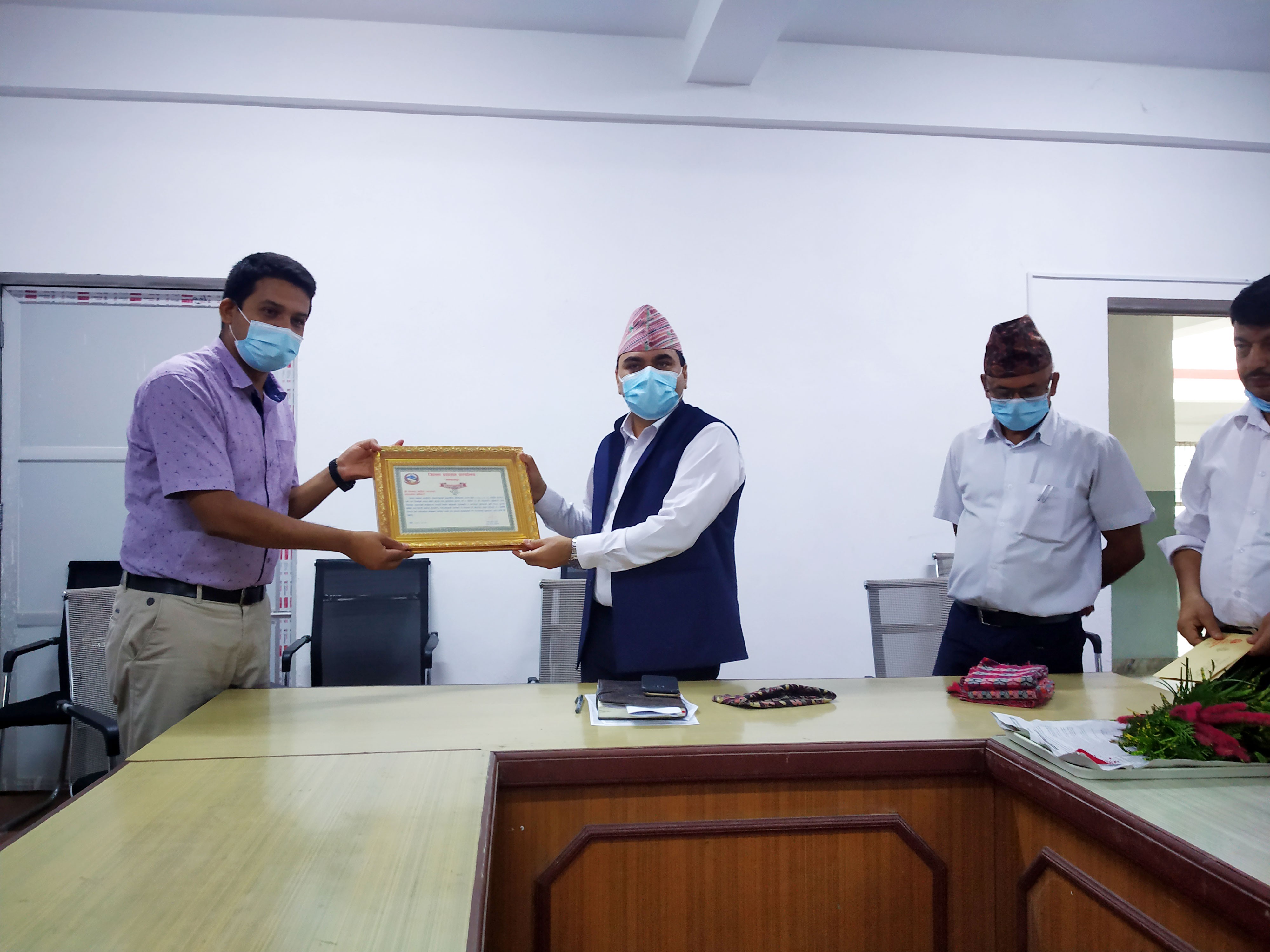 प्रशासकीय अधिकृत श्री देबचन्द्र गर्तौलाज्यूको विदाई ।