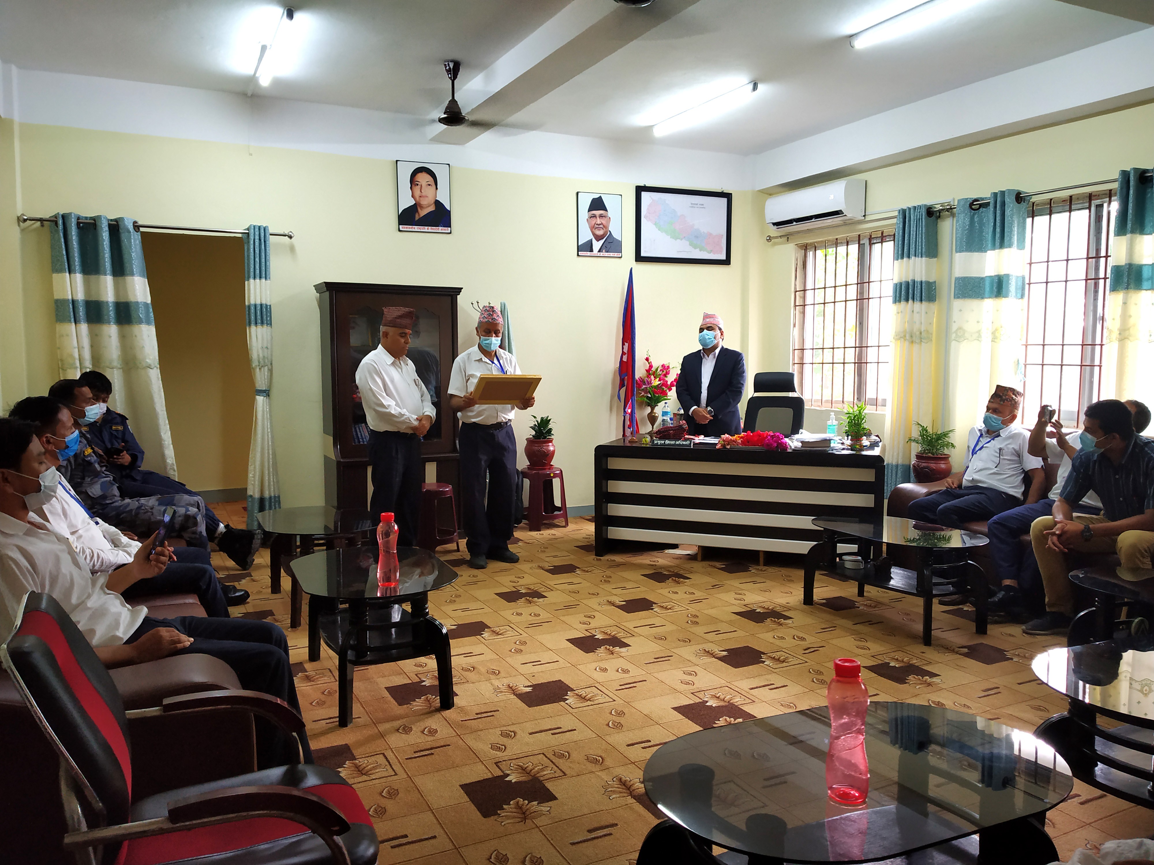 सहायक प्रमुख जिल्ला अधिकारी श्री चिरञ्जीवी शर्माज्यूको विदाई ।